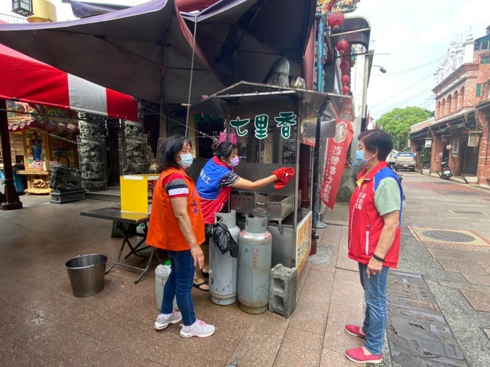 區長於深坑老街宣導