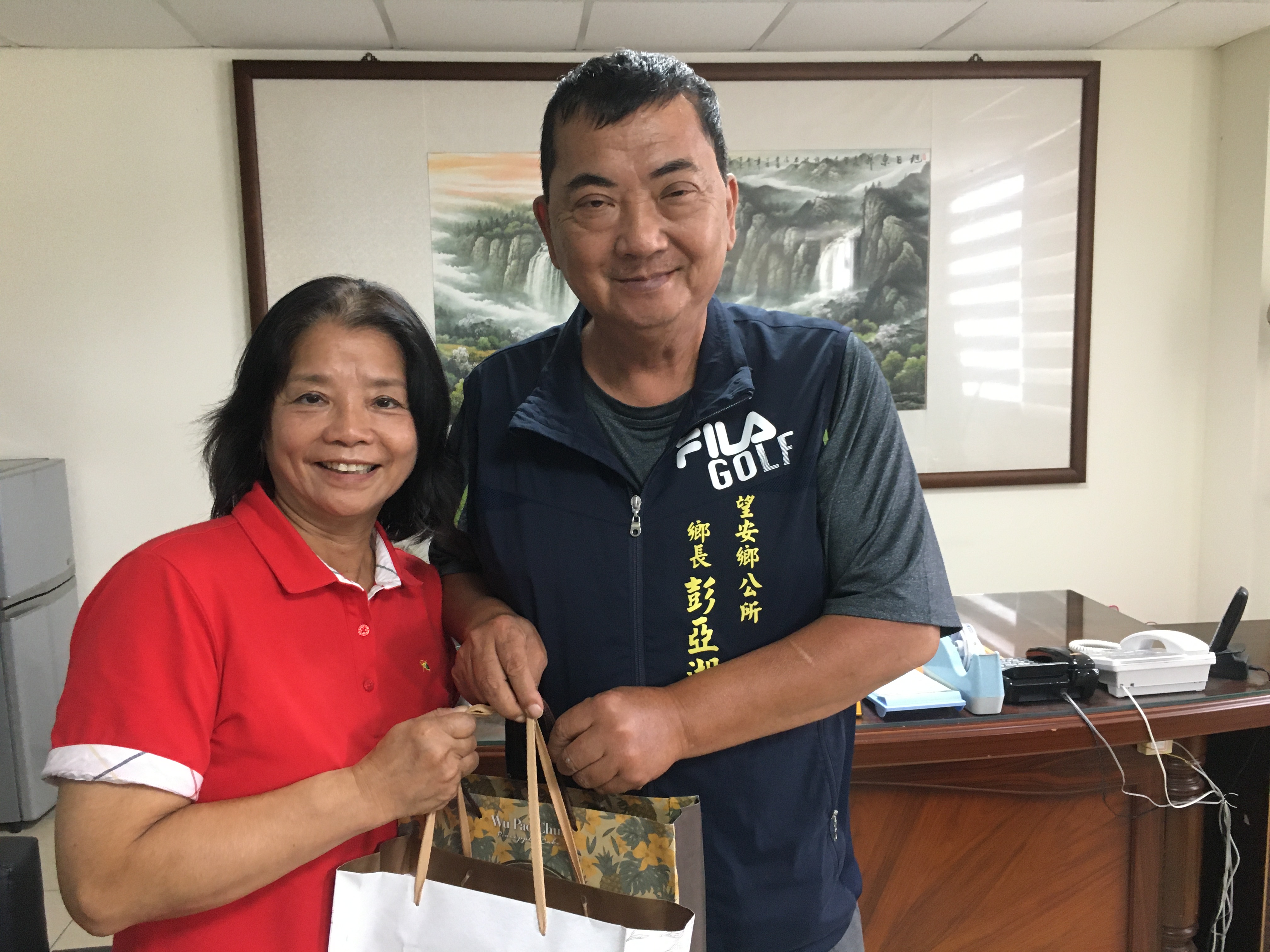 區長親自至澎湖致贈感謝狀等予望安鄉公所彭鄉長