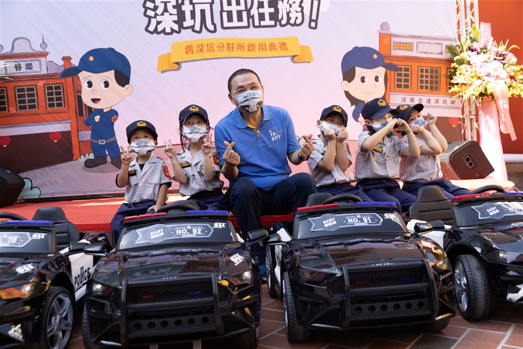 小波麗士與市長合影
