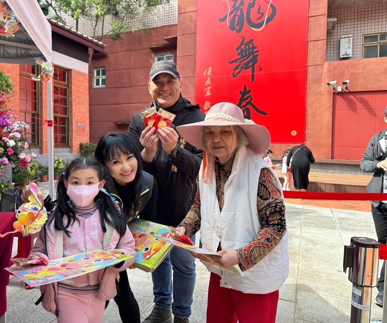 深坑廳發放龍年小提燈