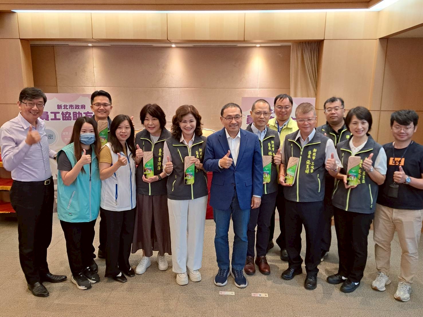 表揚新北市辦理「113年度農業類農情調查工作評鑑」績優區公所，深坑榮獲第1組第3名-3