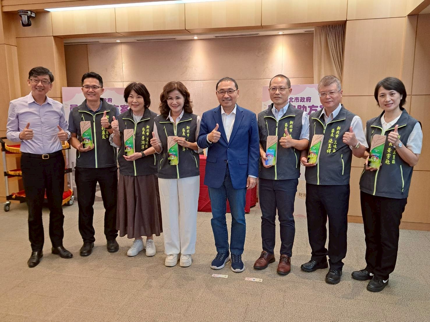 表揚新北市辦理「113年度農業類農情調查工作評鑑」績優區公所，深坑榮獲第1組第3名-4