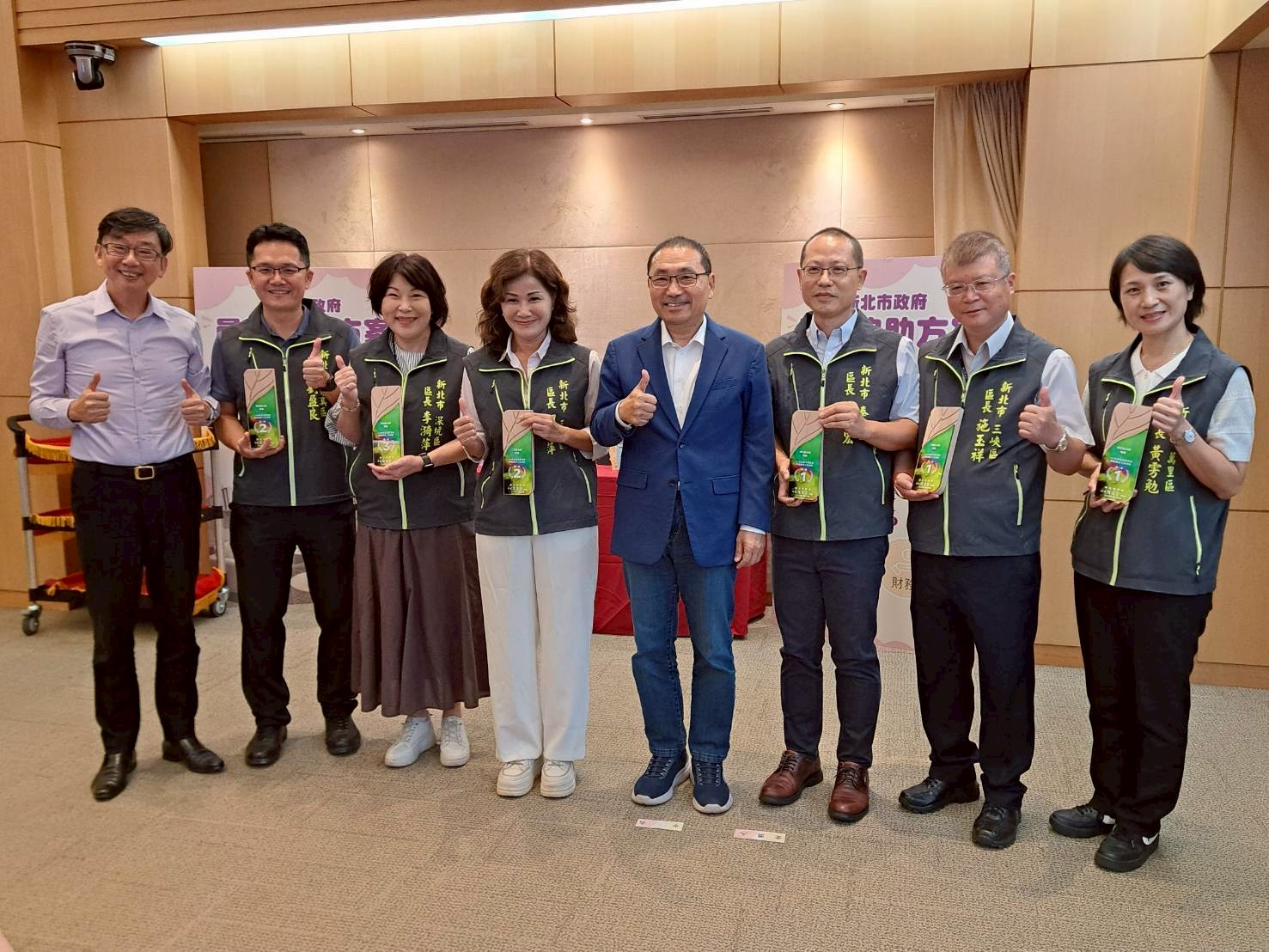 表揚新北市辦理「113年度農業類農情調查工作評鑑」績優區公所，深坑榮獲第1組第3名-6