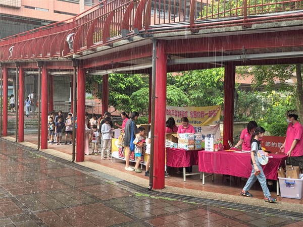 參與民眾領取宣導品